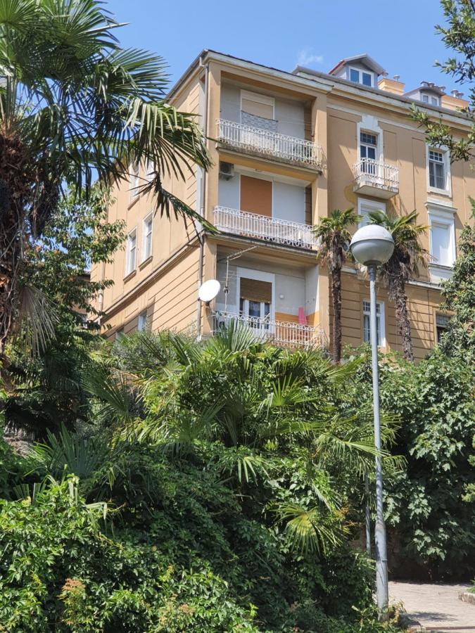 Family Apartment Center Opatija Luaran gambar